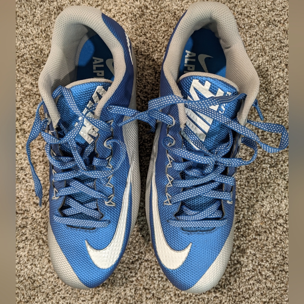 Nike cleats like new!